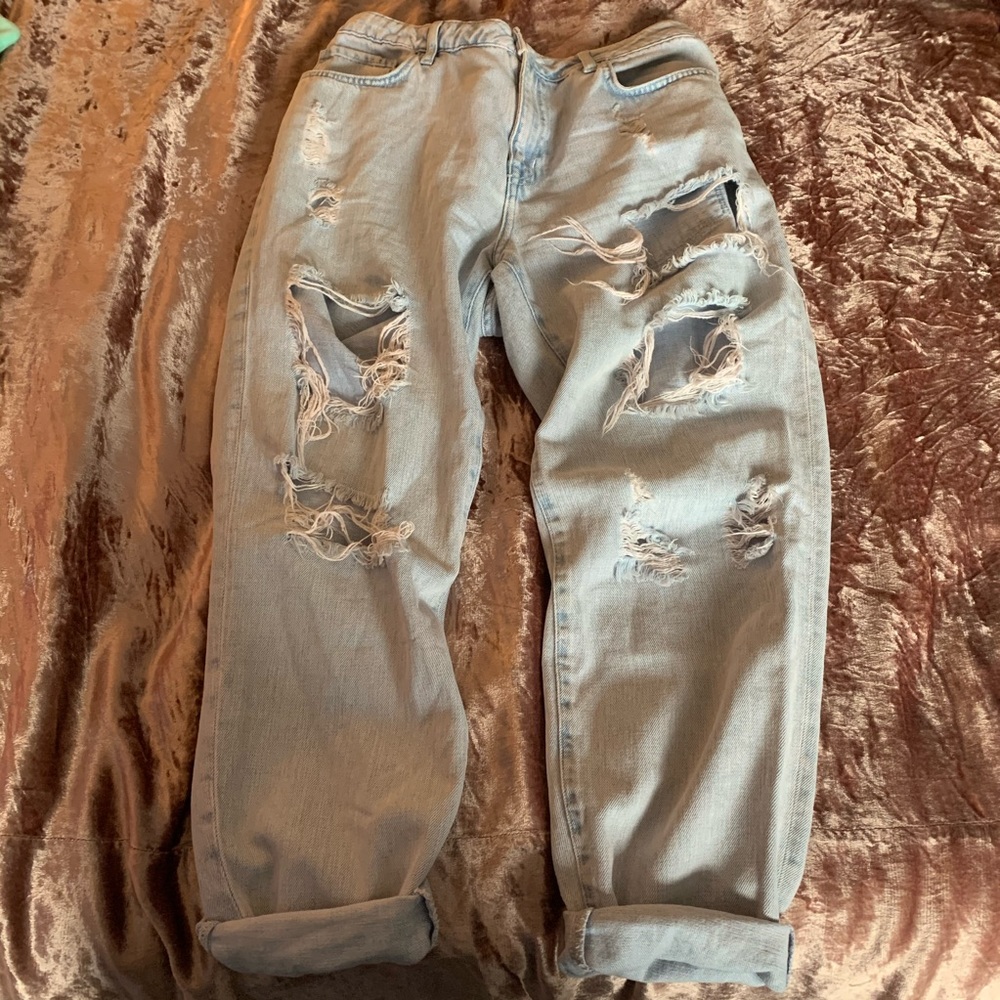 Forever 21 distressed mom jeans light wash size 30